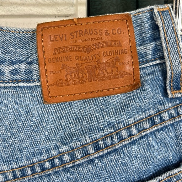 Levi’s Premium Mom Jean Straight Tapered Leg Raw Hem Medium Wash Denim Sz 26 - Picture 10 of 11